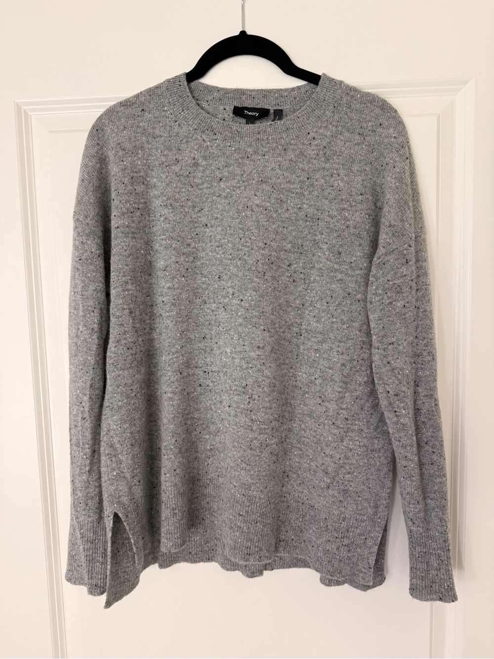 Theory 100%  Cashmere Grey Crewneck Knit Sweater